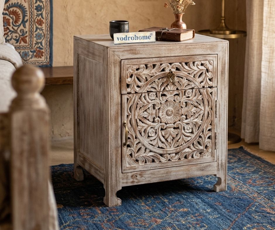 Vodrohome mango wood bedside table with one door and one drawer with distress finish – carved bedside with drawer 50x40x60cm S#053
