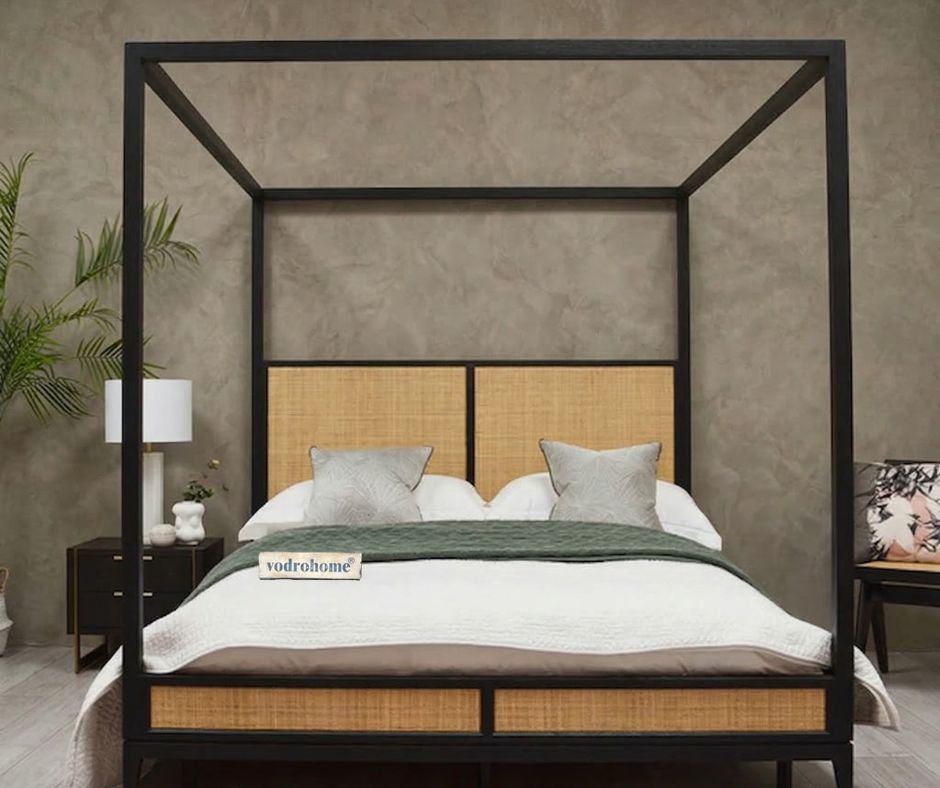 Vodrohome Lucia Solid Mango Wood Four-Poster Bed (Natural & Black) B#016